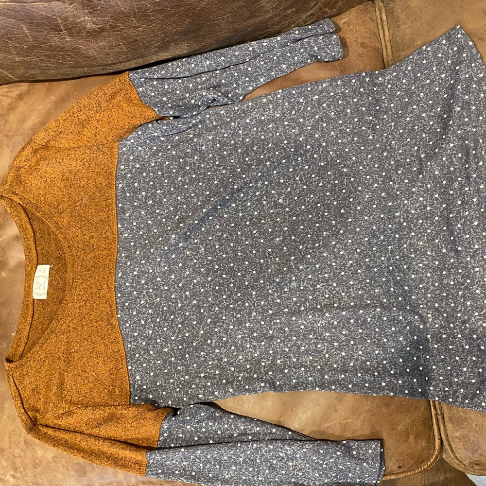 Pretty grey polka dot 3/4 sleeve tee